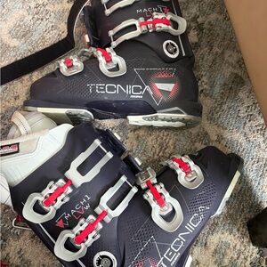 TECNICA Mach1 105 W LV